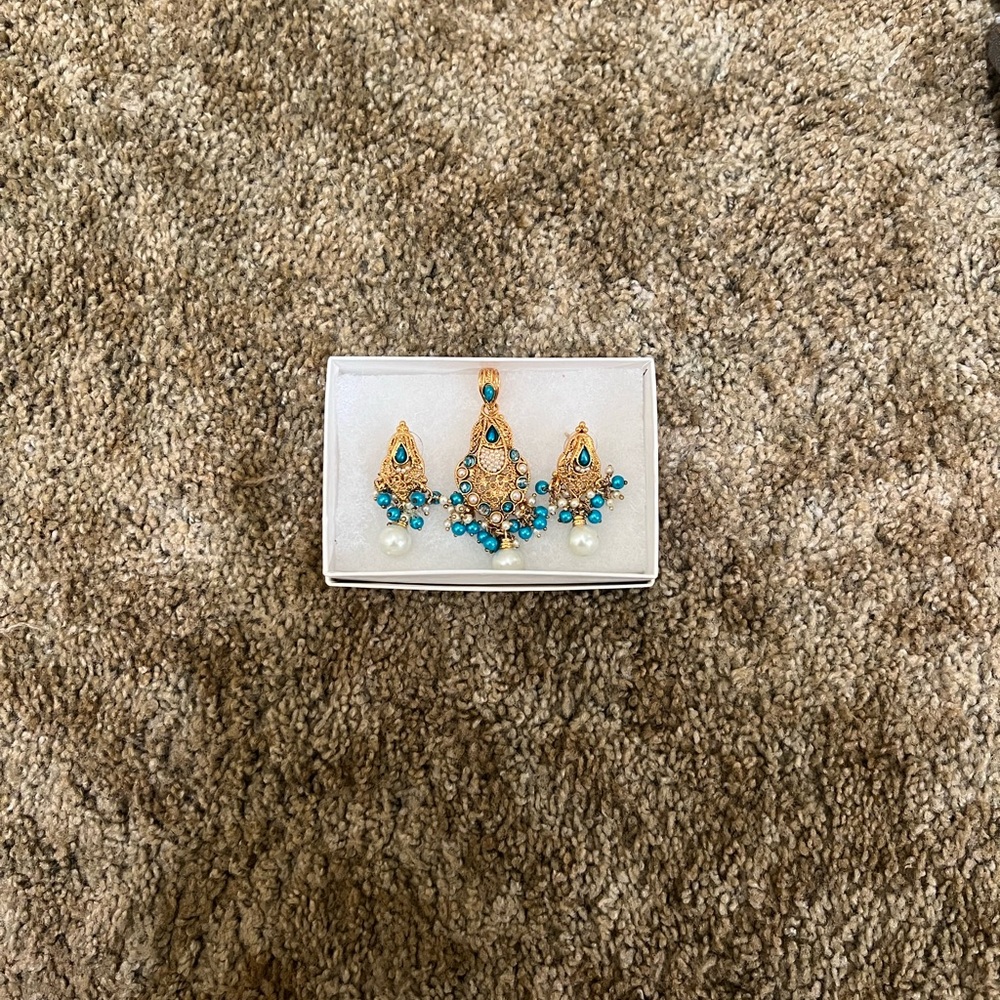 Pakistani Indian Earrings and Pendant